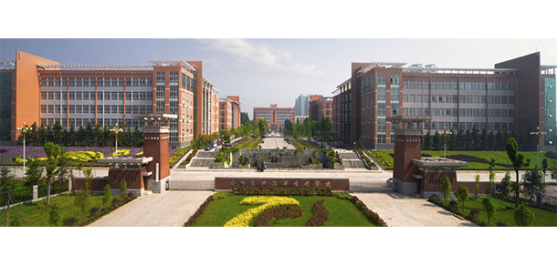 大學(xué)校志：校名、校標(biāo)、校訓(xùn)、校徽、校旗、校歌