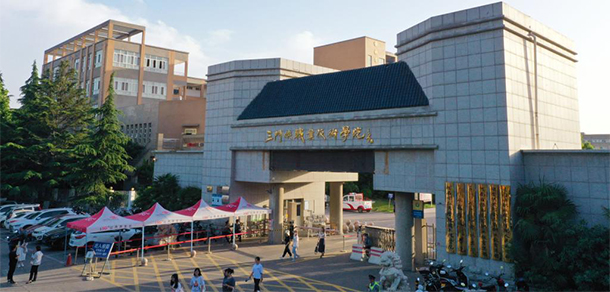 大學校志：校名、校標、校訓、?；?、校旗、校歌