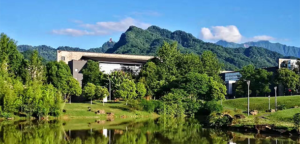 成都東軟學院 - 最美大學