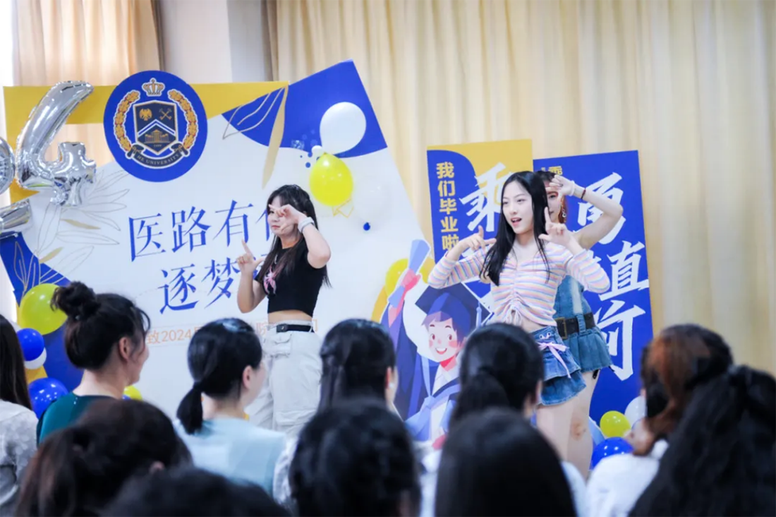 再見，小何