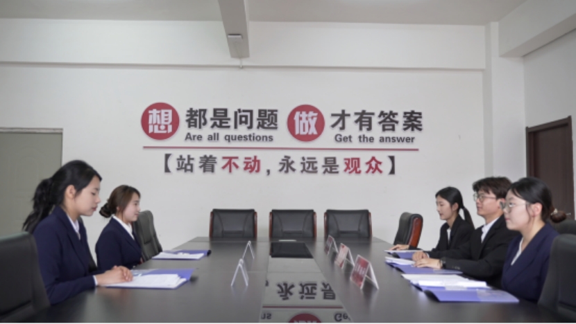 學(xué)生進(jìn)行會議管理訓(xùn)練